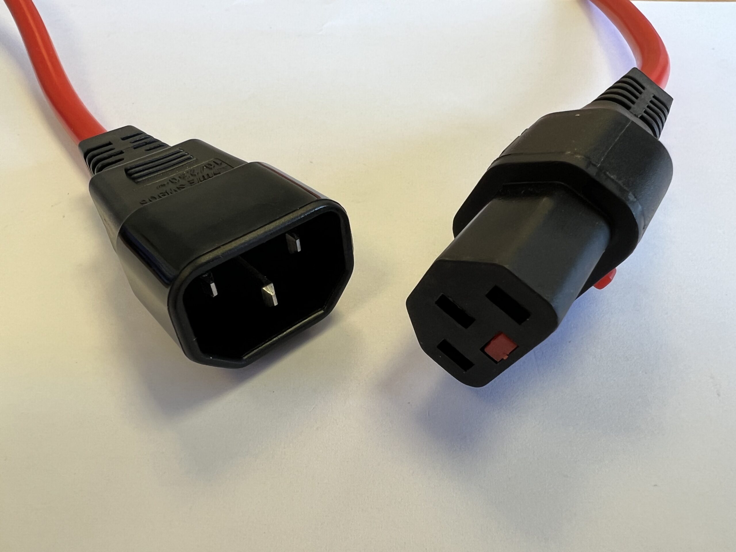IEC C13 to C14 Lock 2M Red Cable